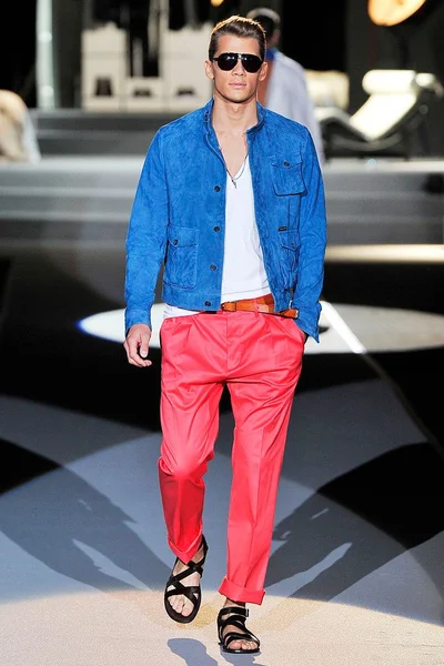 Look 25